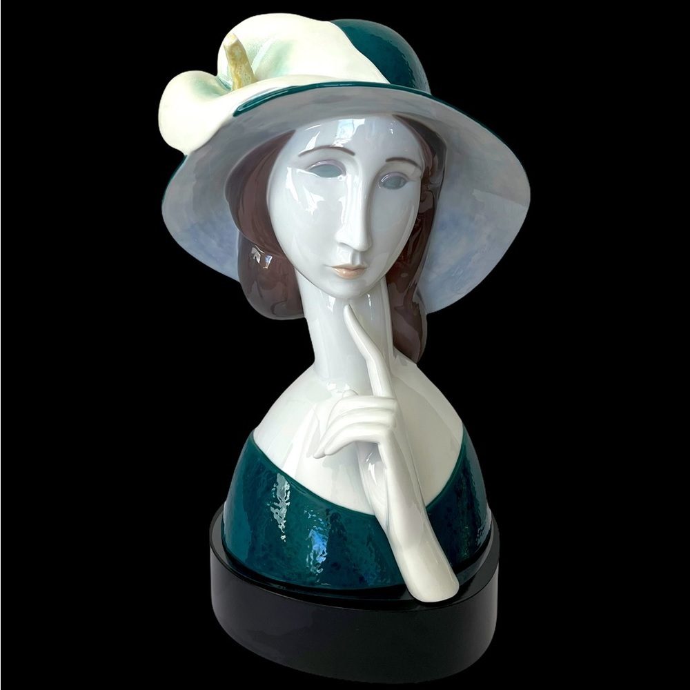 Very Rare & Large Lladro A Woman With A Hat And Calla Lilly #8386 With Box